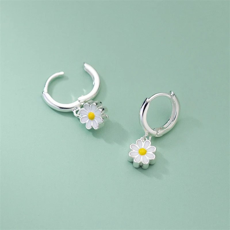 Sweet Daisy Flower Hoop Earrings For Women 2023 New Fashion Round Earrings For Wedding Party Korean Temperament Ear Jewelry K0