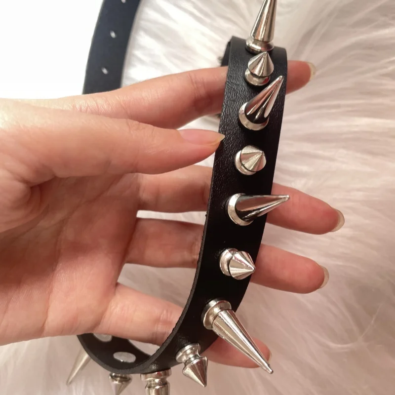 Women Punk Rivet Necklace Y2K Girl Harajuku Gothic Black Choker Necklace Spicy Girl Collarbone Chain Rock Neck Chain Jewelry