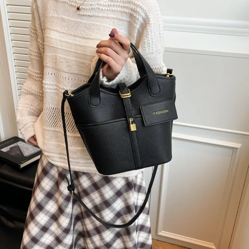 

Simple Vintage Diaper Bags For Women Elegant Luxury Leather Shoulder Bag Minimalist Designer Fashionable Large