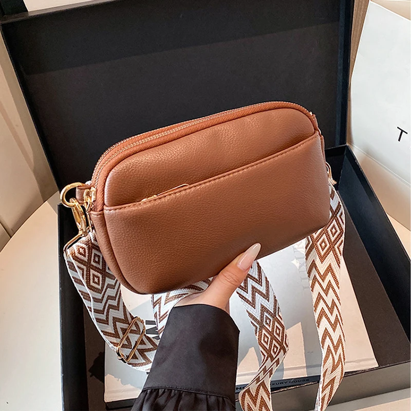 

Chic Vegan Crossbody Bag - Minimalist & Fashion-Forward PU Shoulder Bag for Women - Compact, Spacious, Phone-Friendly