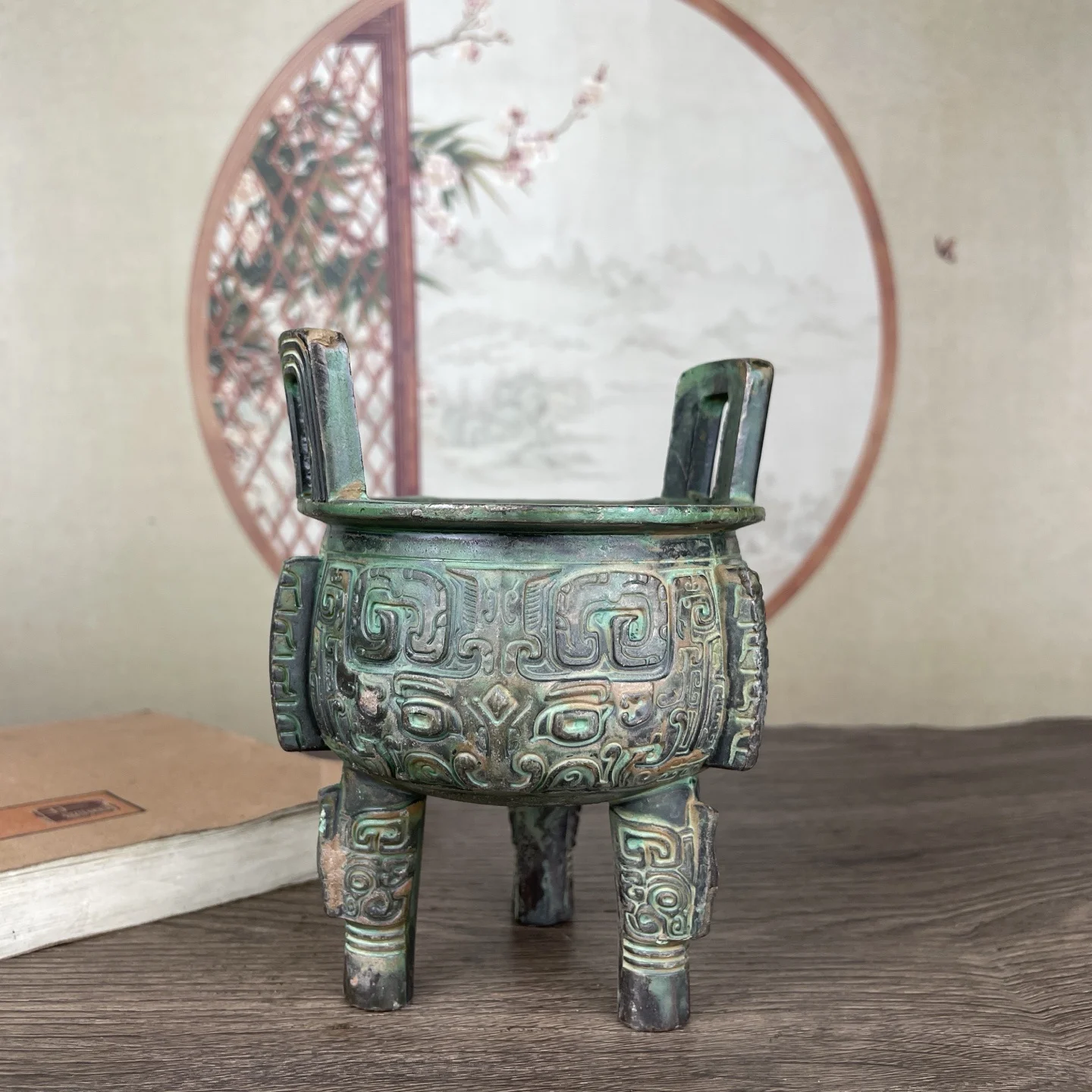 Chinese antique bronze tripod collection art sculpture decoration