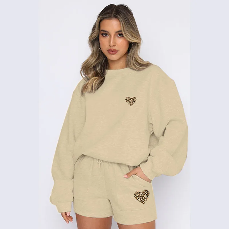 

Весенне-осенний простой костюм с леопардовым принтом и сердечком, женские свободные повседневные шорты с длинными рукавами и круглым вырезом на шнурке, комплект из двух предметов