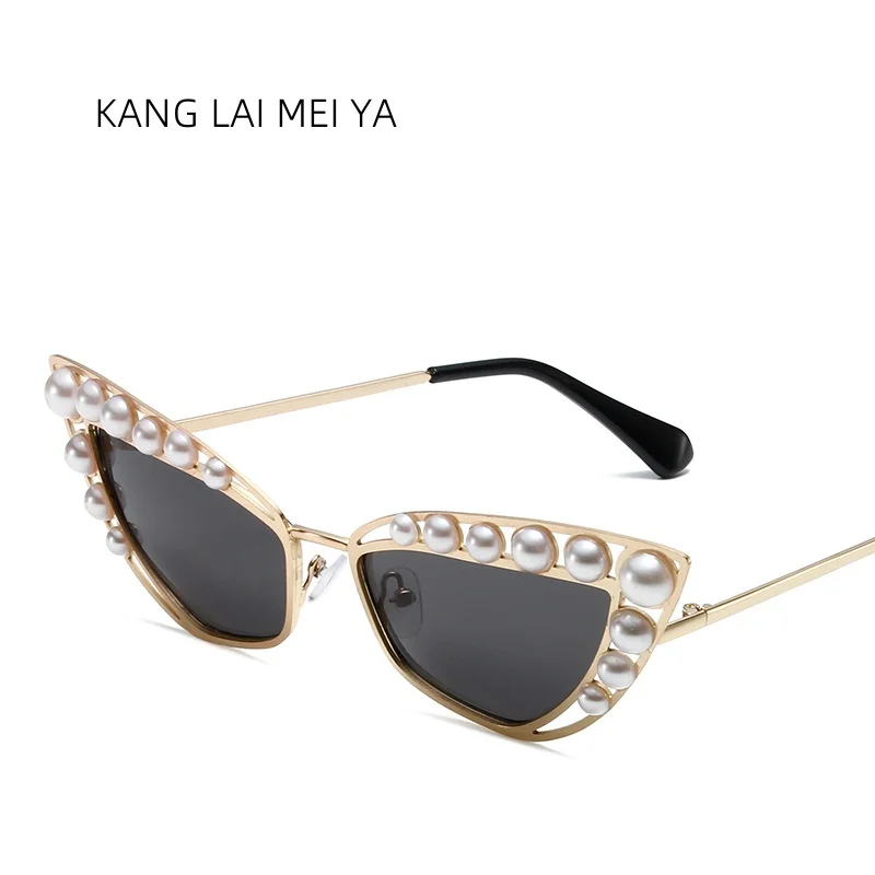 New antique bronze framed metal sunglasses for bouncing performances, paired with trendy textured large pearl decorative glasses