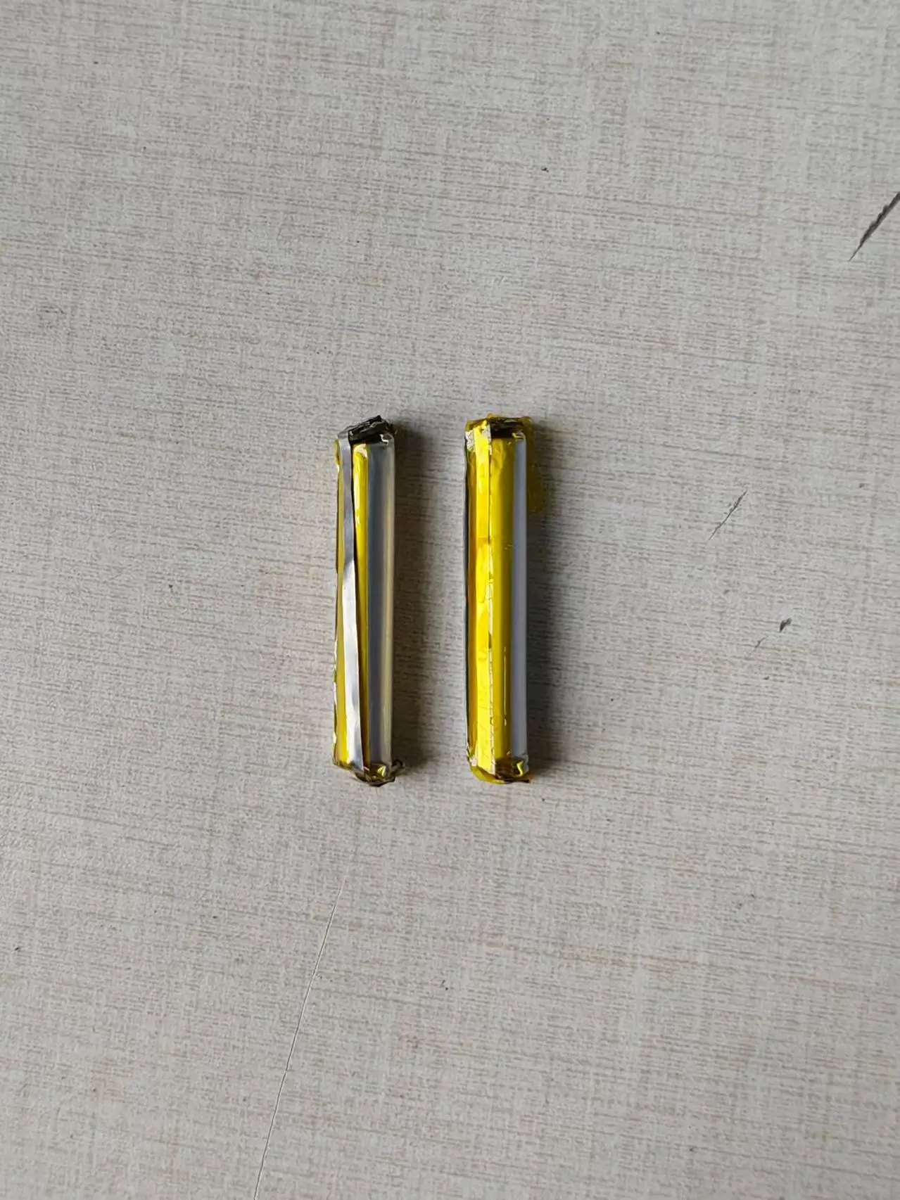 3.7V high-capacity Bluetooth 60400 900MAH cylindrical polymer rechargeable battery with protective board, durable