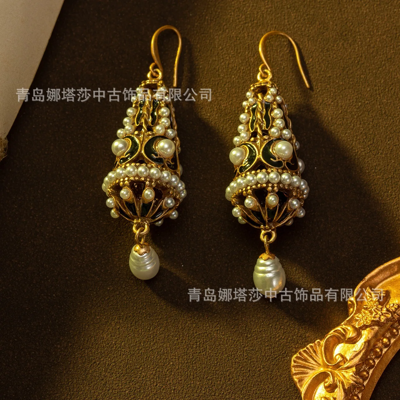 Heavy Craft Inlaid Vintage Earrings High-end Exquisite Temperament Geometric Studs Classical Artistic Luxurious Earrings