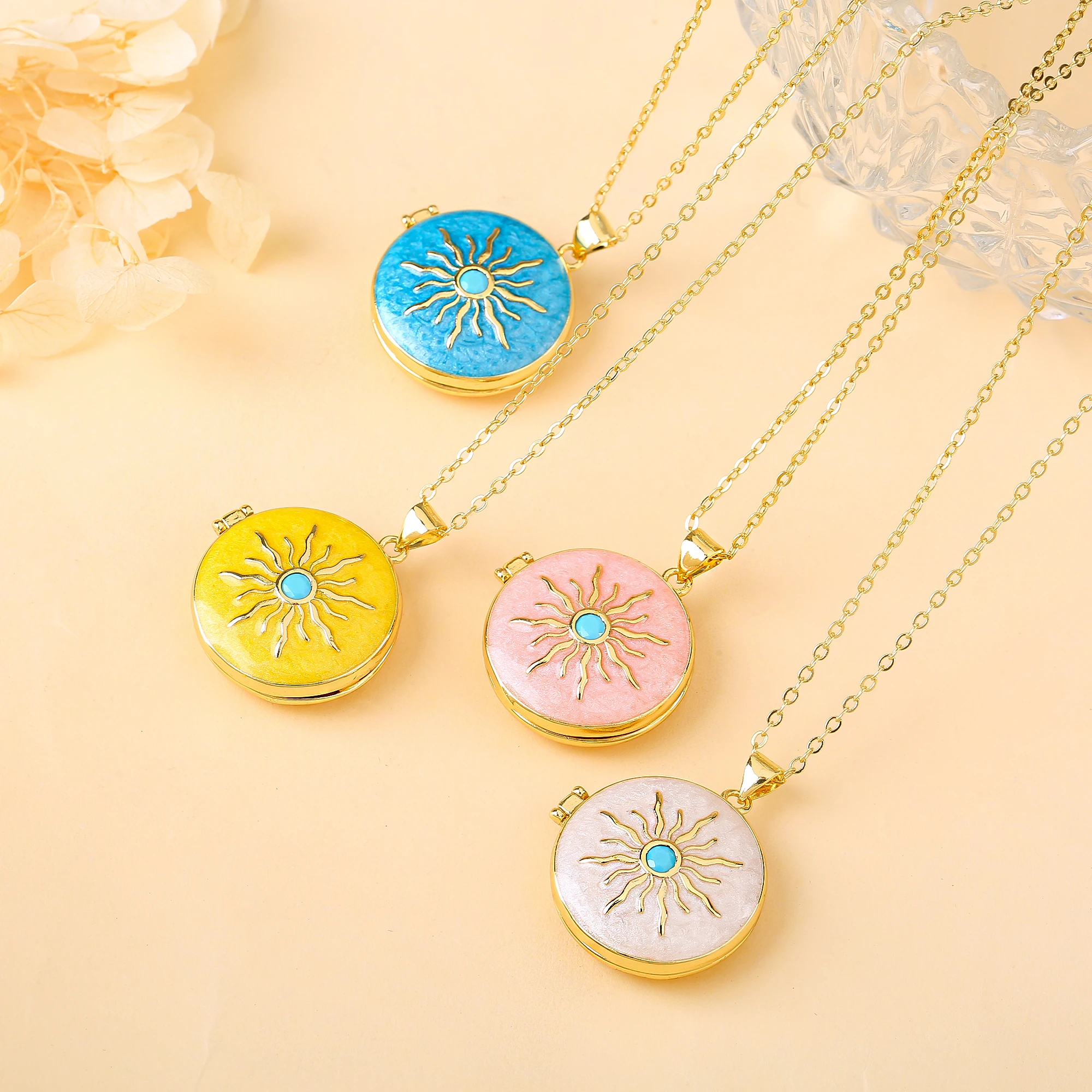Creative Round Metal Enamel Art Openable Photo Frame Sun Pendant Necklace Luxury For Women Girls Vintage Party Jewelry Souvenir