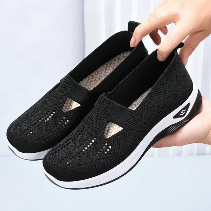 Scarpe da donna Mesh Scarpe casual traspiranti Suola morbida Scarpe basse da passeggio per donna Sneaker antiscivolo Slip on Mocassini Zapatos Mujer