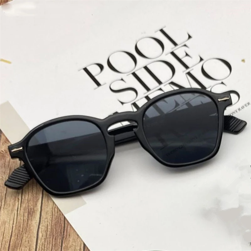 Fashion Square Sunglasses Women Luxury Yellow Red Sun Glasses Vintage Decor Rivets Round Driver Men Shades Eyewear UV400 Ladies