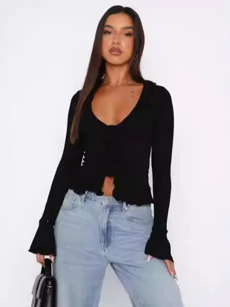 Damska koszula zapinana na guziki z dekoltem w serek, rozkloszowany rękaw, codzienna, długa koszula, letnia kolekcja, modna, wysokiej jakości koszula damska.