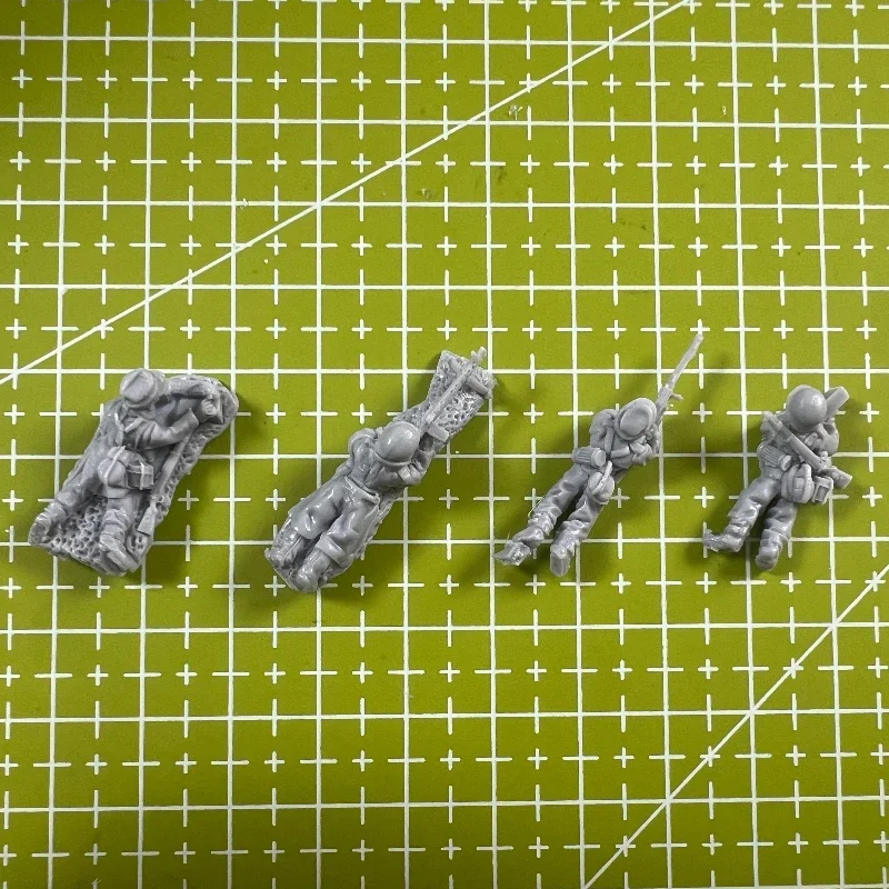1/72 Die-casting Assembly Kit, GK， Lying Down Suit for 4 People, DIY Character Model Unpainted