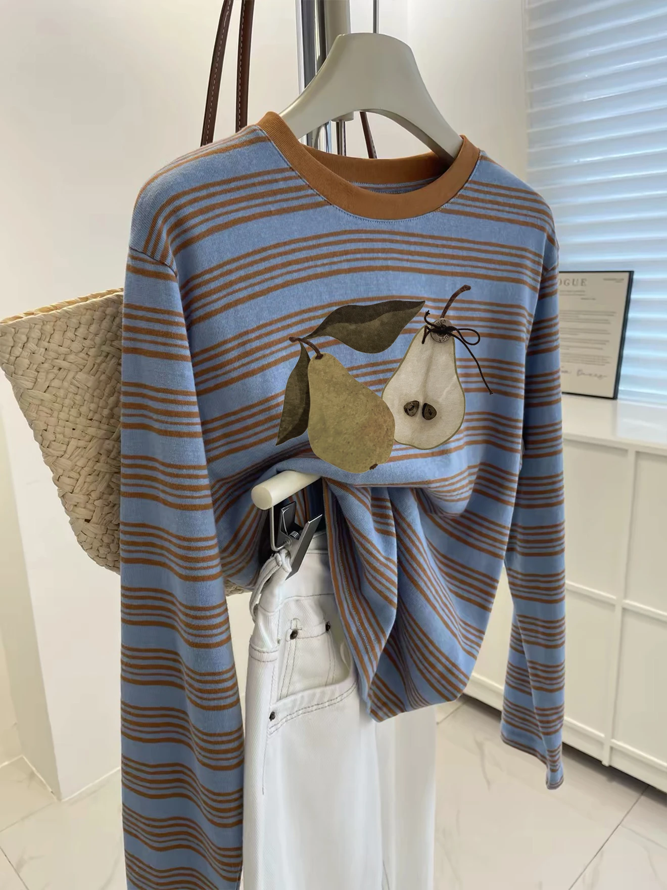 Loose Fit Women's Long Sleeve round Neck T-Shirt Casual Basic Top White Enhancing Blue Stripes Design Autumn Season Fashion