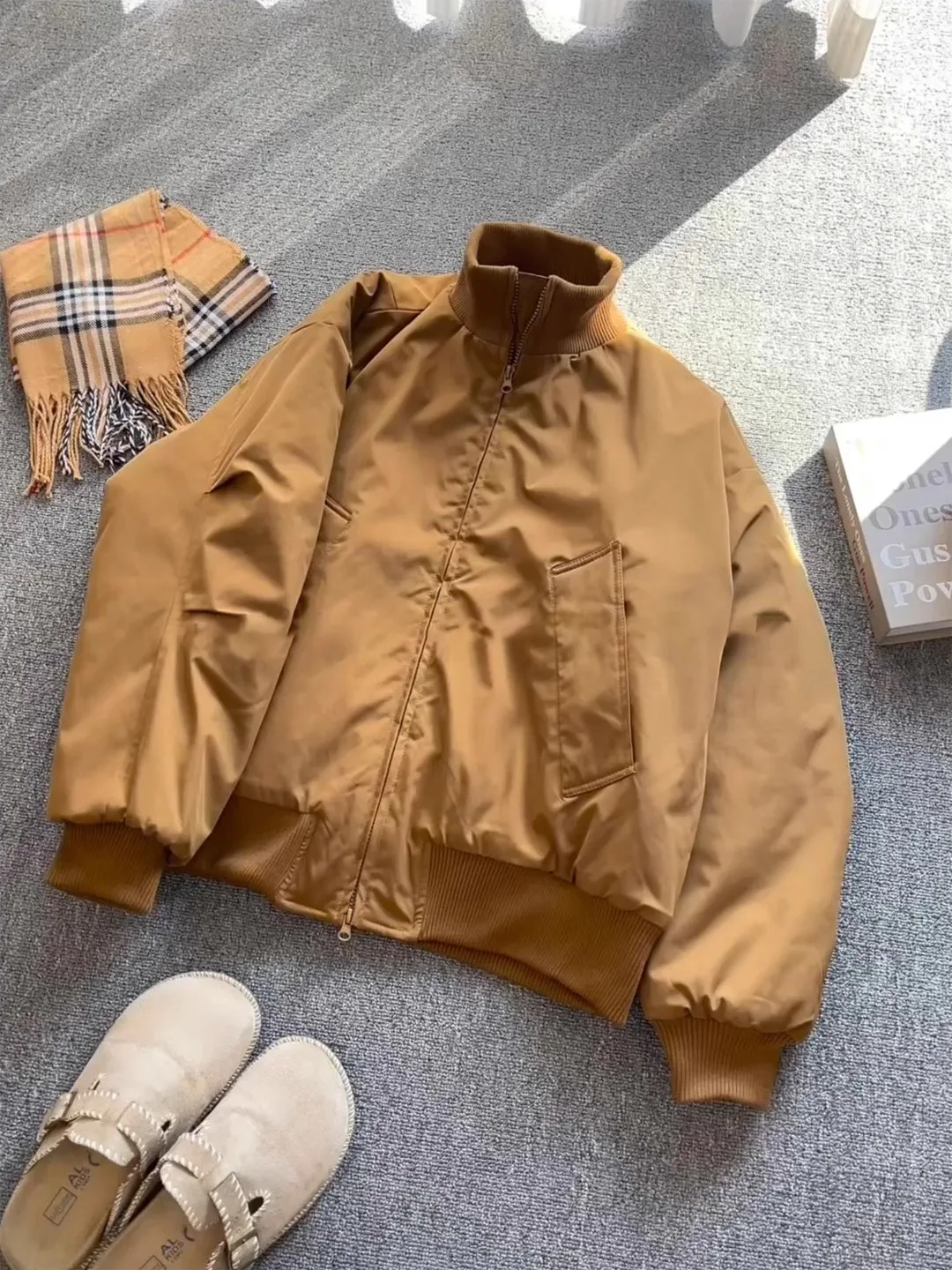 

Мужская утепленная куртка-бомбер цвета хаки с воротником-стойкой, на флисовой подкладке, осенне-зимняя, в американском ретро-стиле, укороченная