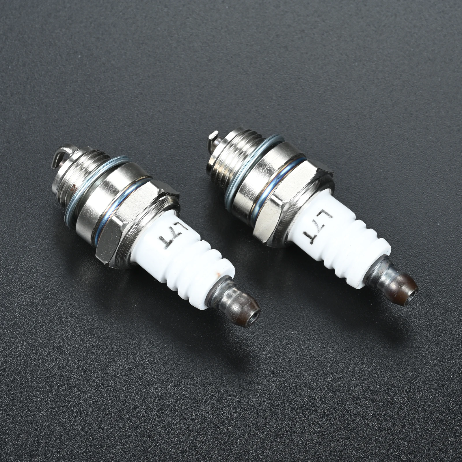 2Pcs/kit 25cc 52cc 62cc Chainsaw Brush Cutter Spark Plug for 2 Stroke Engine MS180 MS250 MS070 Husquarna 365 Trimmer 260 430