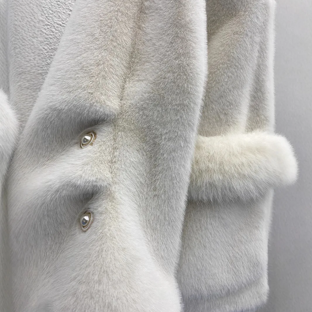 معاطف نسائية من فرو المنك الصناعي سترات متينة لؤلؤ بأكمام طويلة وياقة مستديرة واحدة الصدر سميكة فضفاضة غير رسمية لخريف وشتاء 2025