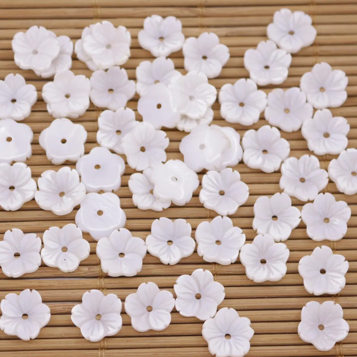 10 PCS 8mm 10mm 12mm 15mm Natural White Shell Cherry Blossom Flower Cameo Mother of Pearl MOP Pendant Jewelry DIY