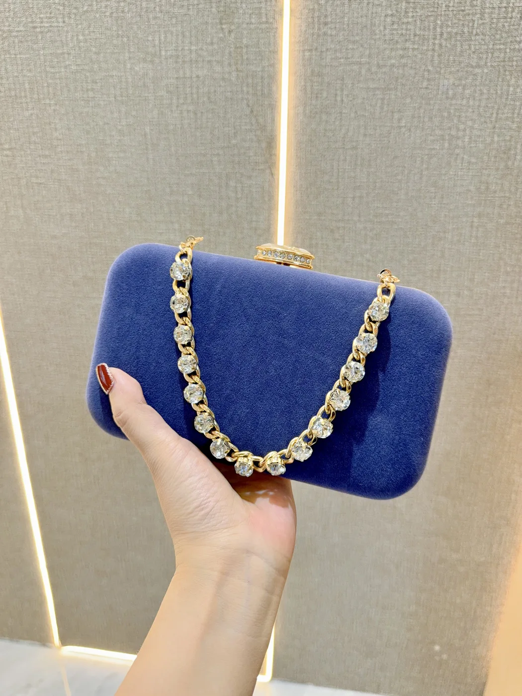 

Vintage Evening Purse for Women Elegant Royal Blue Diamond Chain Clutch Bag Ladies Wedding Party Handbag Crossbody Velvet Bag