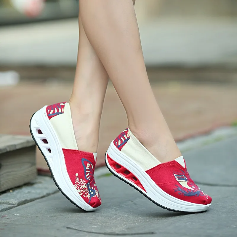 Woman Light Moccasins Sneaker Sports Slip-on Loafers Platform Tennis Flat Ladies Casual Comfortable Elegant Summer Cute Shoes