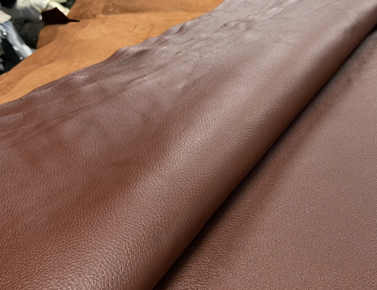 

Deerskin leather! Italian red brown deerskin1.6-1.8mm Feel soft and glutinous 12-14ft/sheet