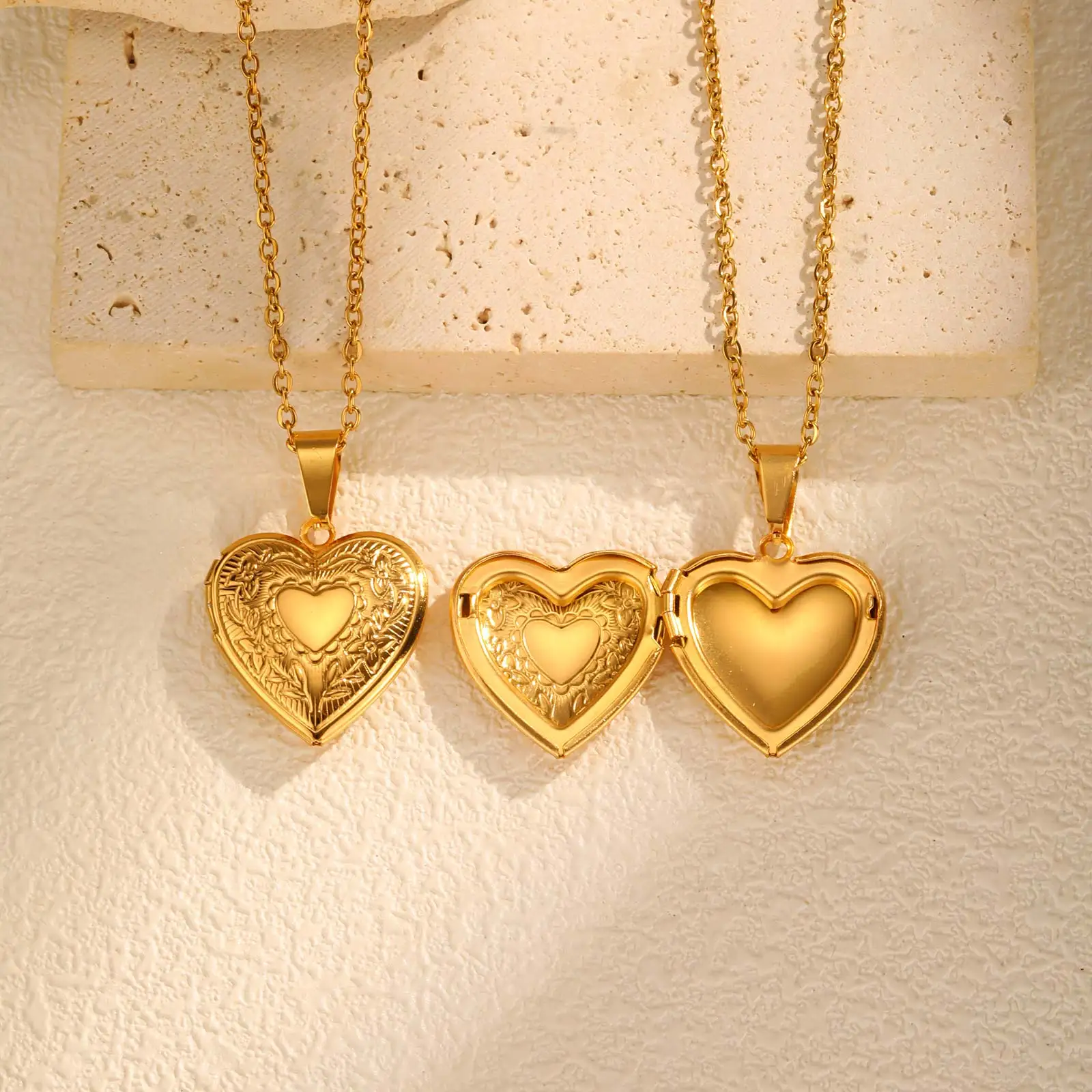 Бесплатное индивидуальное фото-медальон в форме сердца, ожерелье для женщин, ожерелье из нержавеющей стали с цветочной фоторамкой, подарок на память для выпускного вечера