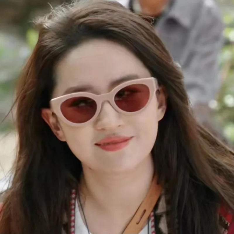 

Liu Yifei Went to Some Places Xu Hongdou Pink Sun Glasses High-Grade Sunglasses