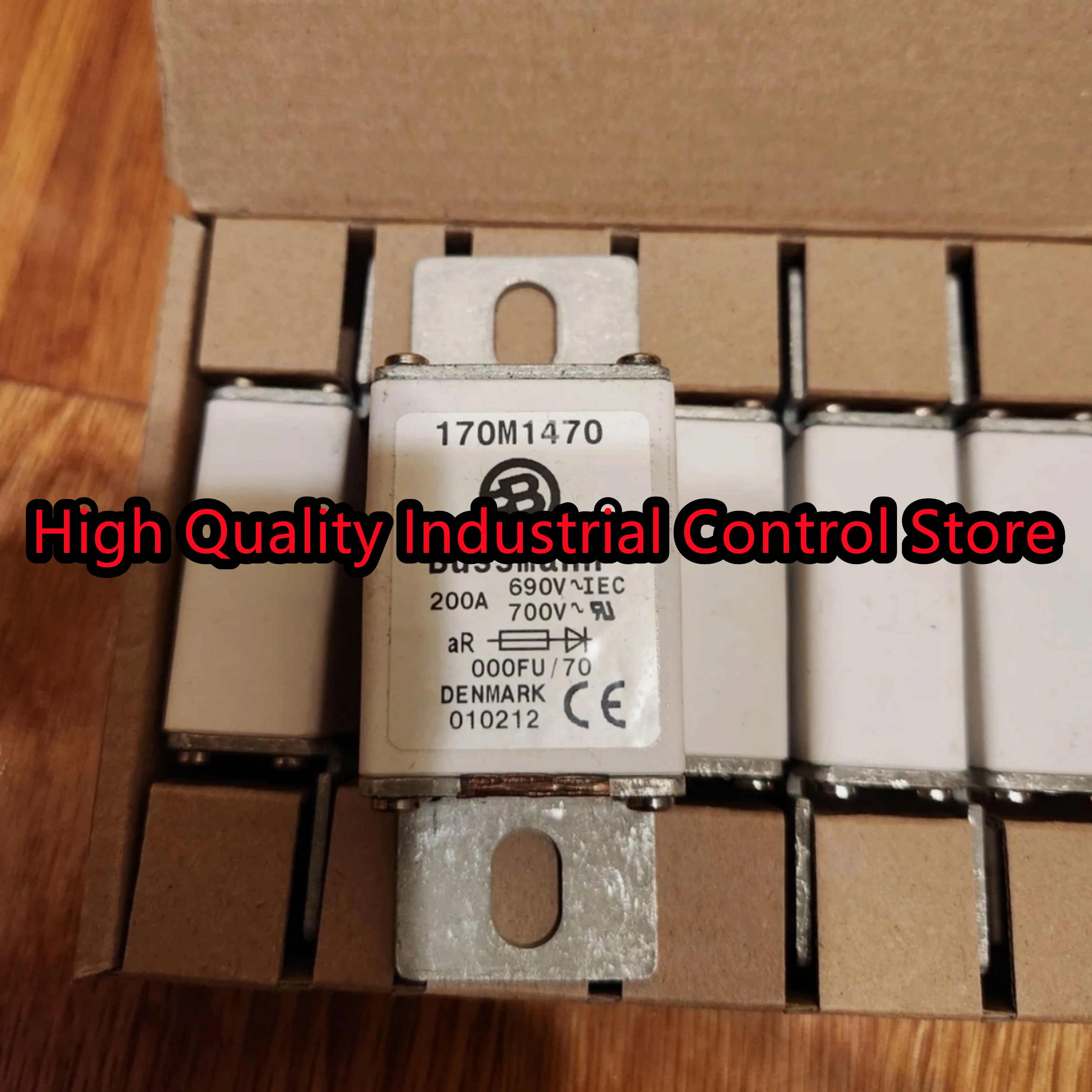 

170M1470 170M1471 Fuse base new in box