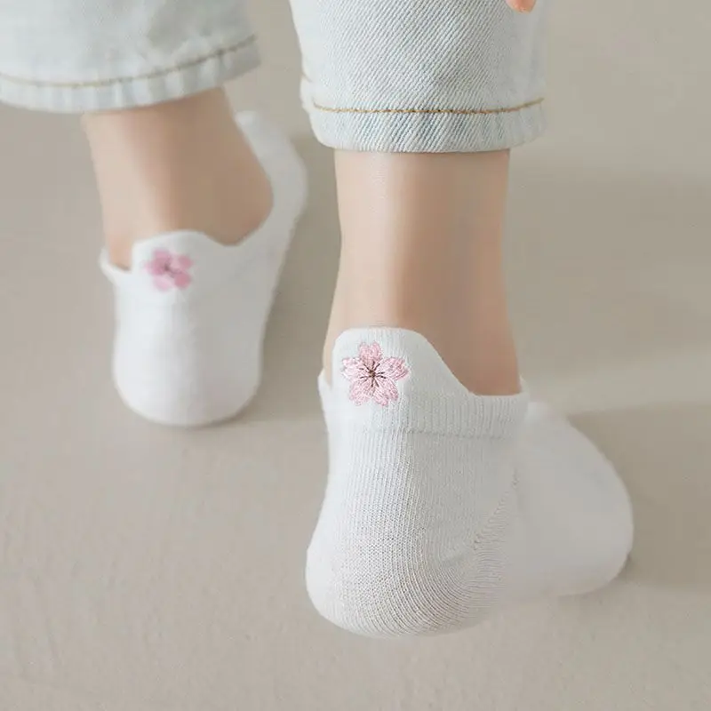 3/5 Pairs Women\'s Japanese Kawaii Socks Embroidered Flowers/Bees/Crowns Thin No-Show Boat Socks for Summer Cute School Casual
