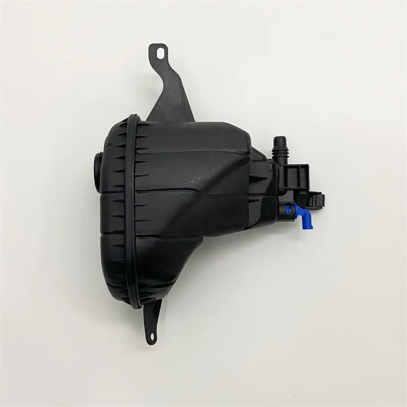 bouilloire-auxiliaire-de-pieces-automobiles-17137647284