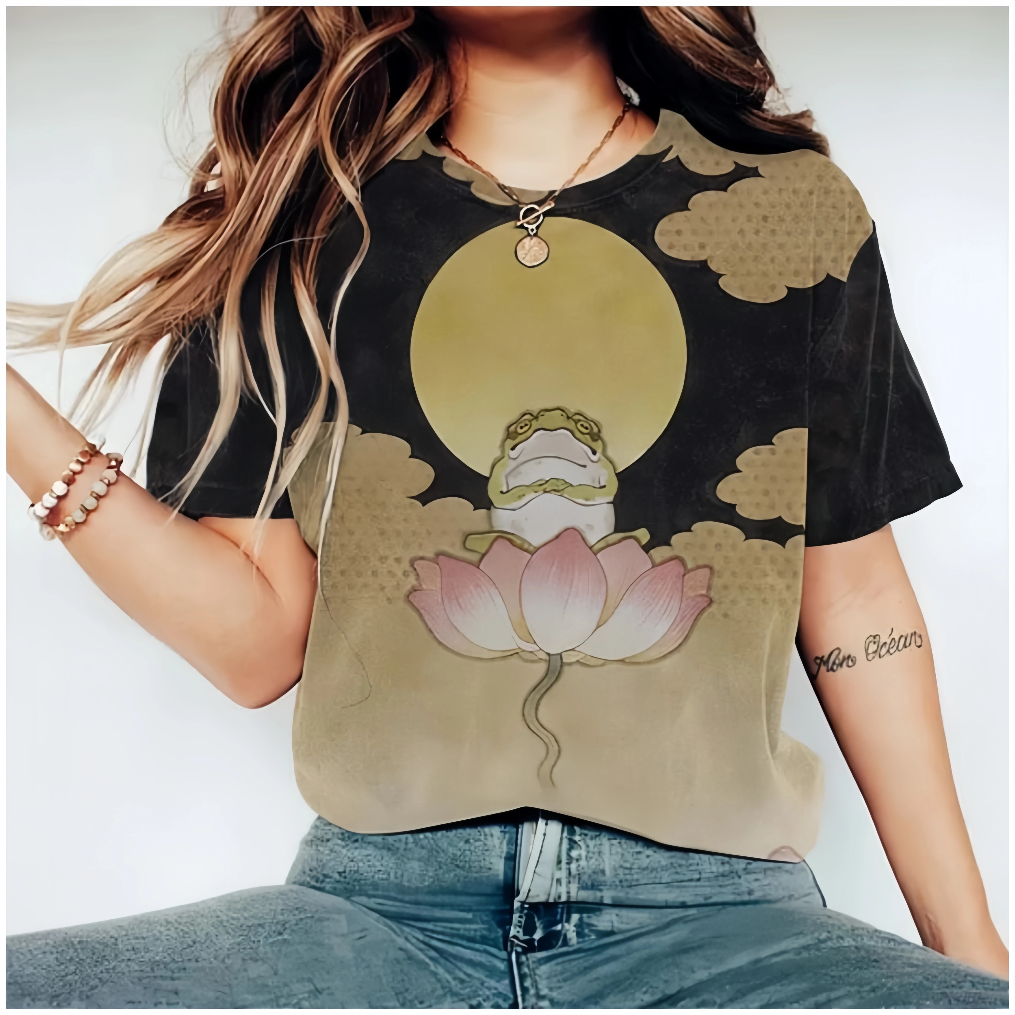 Golden Cicada Sits On The Lotus Pattern T Shirt Women's Casual Short Sleeved O Neck T Shirt