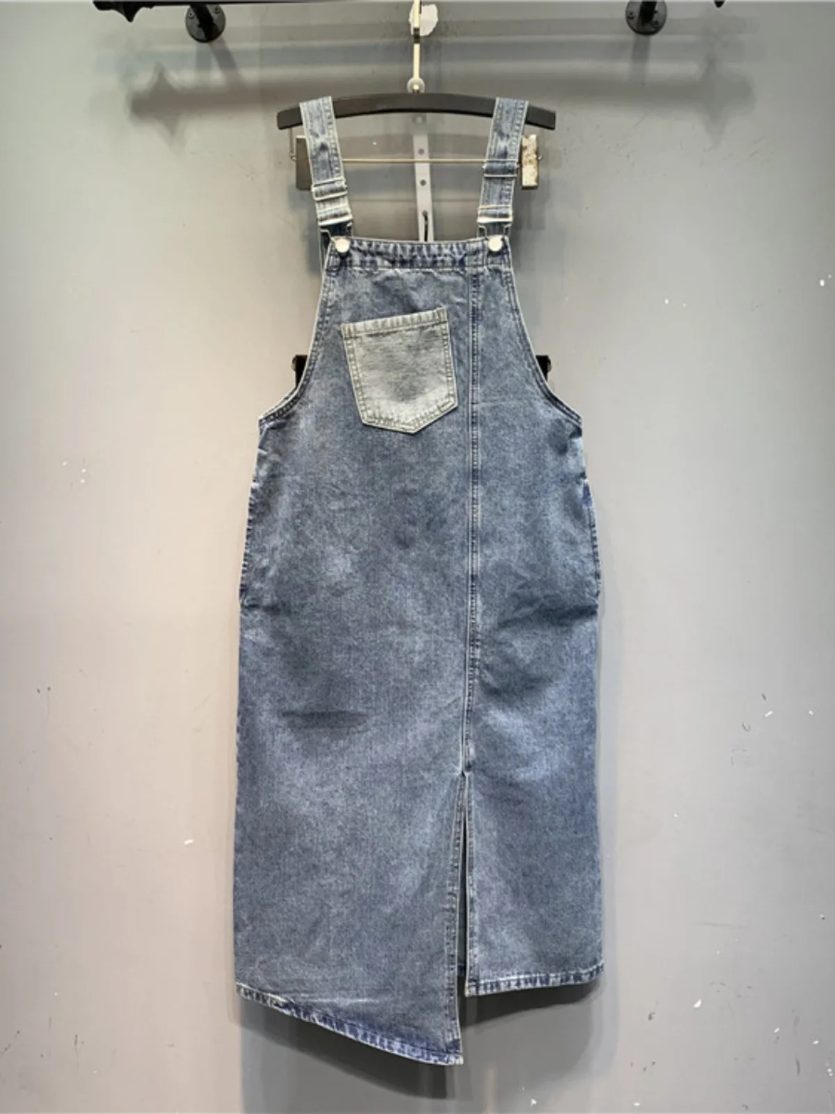 

Женское джинсовое платье на бретельках, повседневное прямое платье синего цвета с карманами, модель 2024 в Корейском стиле на лето