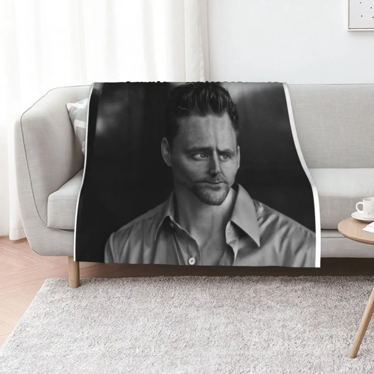

Tom Hiddleston Throw Blanket Personalized Gift cosplay anime Sofa Quilt for winter Blankets