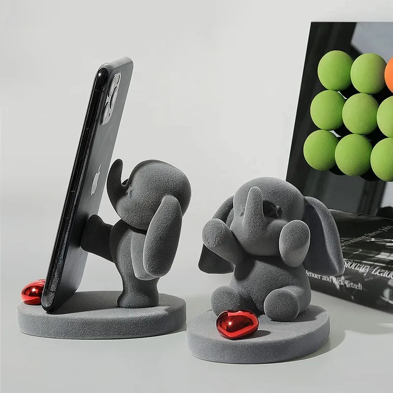 

Dumbo creative mobile phone holder ornament desktop office study decoration cute small gifts for boys and girls
