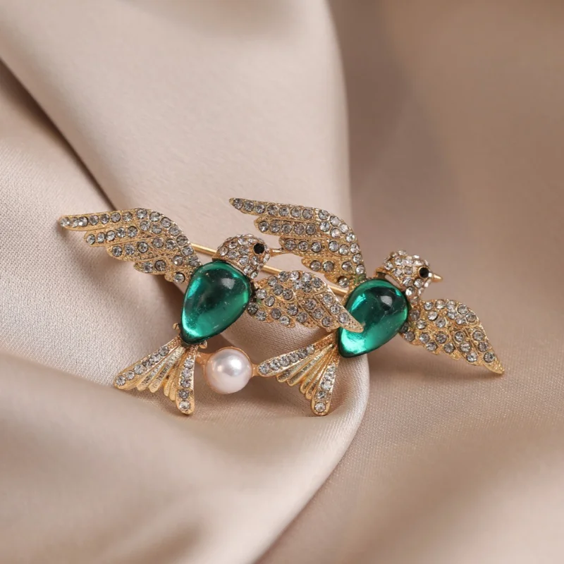 Green Lovebird Brooch for Women Elegant Twin Bird Swallow Lapel Pins Coat Suit Jewelry Accessories Gift Ornament