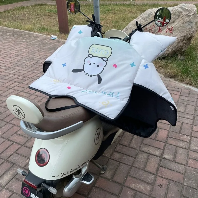 Kawaii anime Pochacco series printed motorcycle windshield Sanrio autumn and winter thickened windproof warm cover wholesale