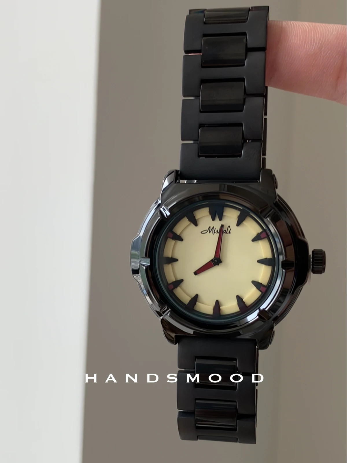 Orologio da donna di lusso nero crema giallo contrasto dolce stile fresco orologio da donna temperamento moda atmosferica orologio da donna