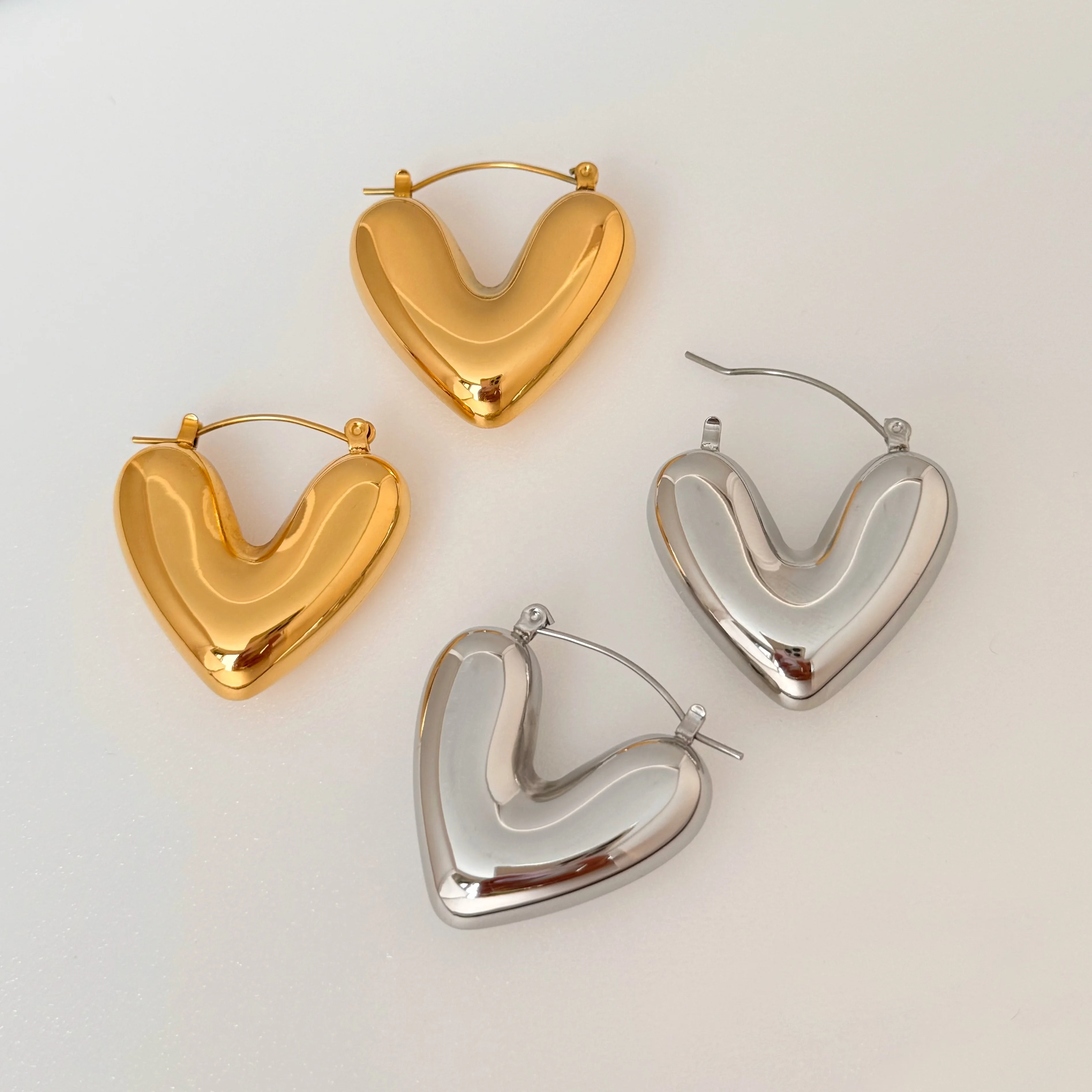 

DASEIN New 18k Gold Plated Vintage Glossy Love Heart Hoop Earrings Hypoallergenic Stainless Steel Valentines Day Jewelry Women