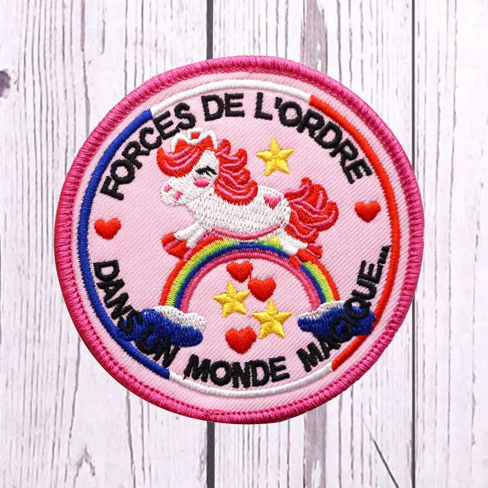 FORCES DE L'ORDRE DANS UN MONDE MAGIQUE Parche bordado con gancho y bucle para coser en insignia militar bordada
