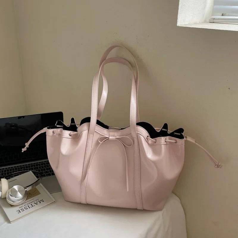 

Chic Ladies Shoulder Bag Premium Leather Crossbody Handbag Women's Tote Purse Fashionable Designer Luxury Accessory