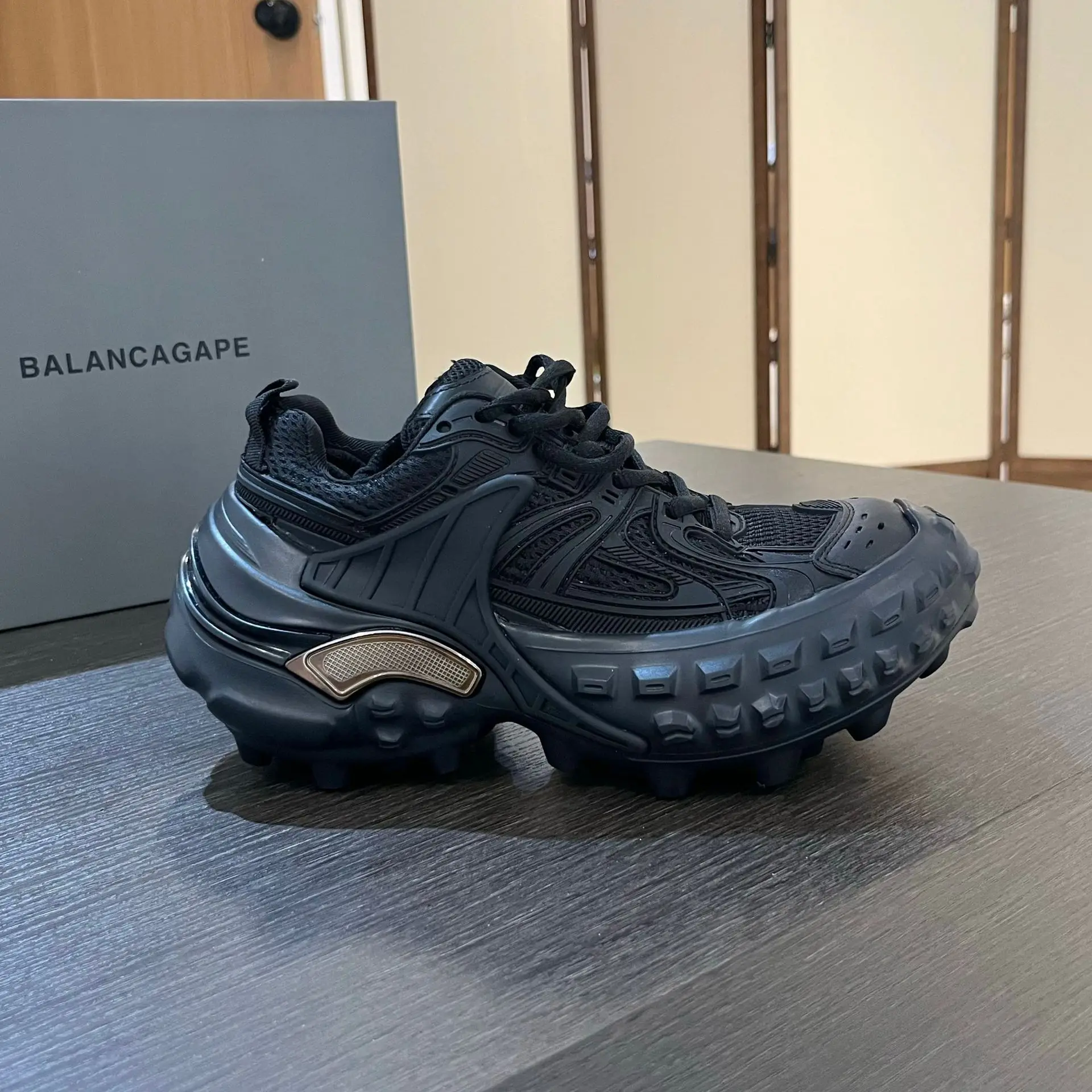 Parisian Men's Thick-Heeled Durable Rubber Tank Boots Unisex Trendy Footwear Suitable for All Seasons