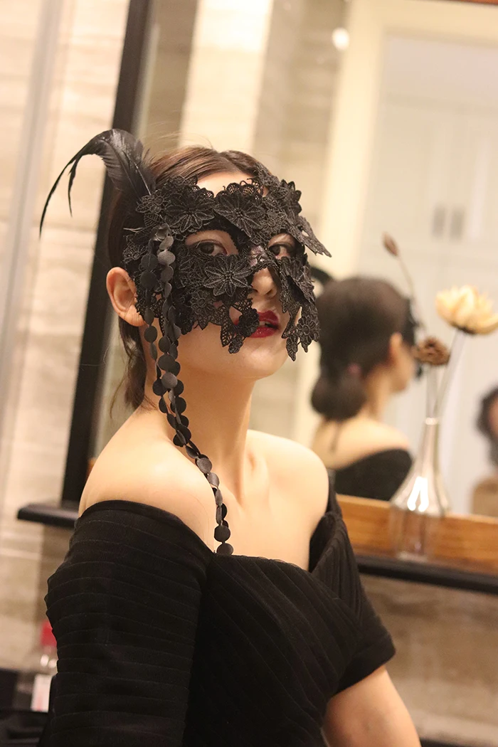 

Halloween Mask Black Vintage Tassel Gorgeous Feather Party Christmas Singer Sexy Beauty