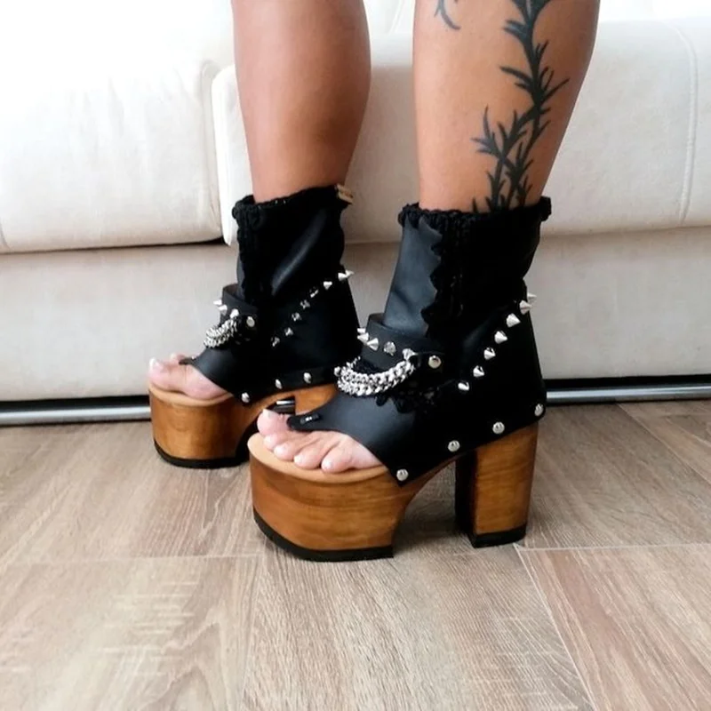 سلسلة سوداء صنادل أرضية مجوفة كعب مكتنز اللمحة تو موضة مثير كول 2025 الصيف أحذية امرأة كبيرة الحجم Zapatillas Mujer