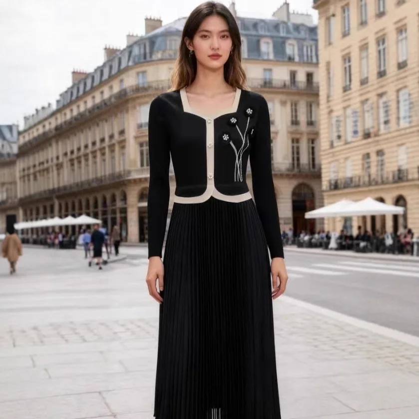 ชุดเดรสจีบพลีทสไตล์มิยาเกะ ตัดต่อผ้าแฟชั่น รุ่นใหม่สำหรับฤดูใบไม้ร่วง ดีไซน์หลวม คอวี เสื้อผ้าผู้หญิง