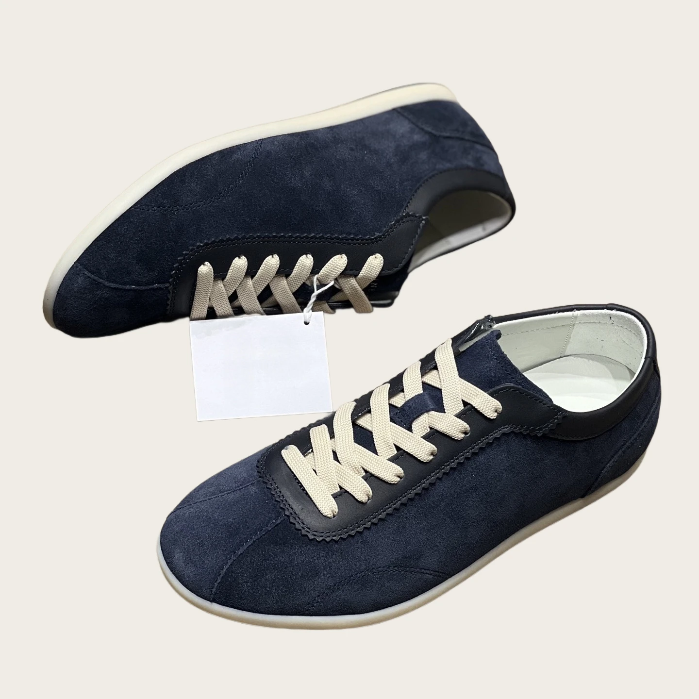 

Stylish and Luxurious Men's Autumn and Winter Footwear, Handcrafted Sports/casual Shoes, Non-slip and Durable Casual Flats.