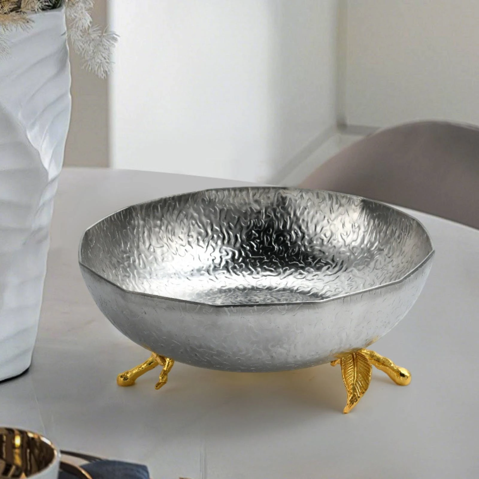 bol-decoratif-en-metal-avec-support-bol-sculptural-en-acier-inoxydable-elegant-et-polyvalent-pour-les-decorateurs-d'interieur-centre-de-table
