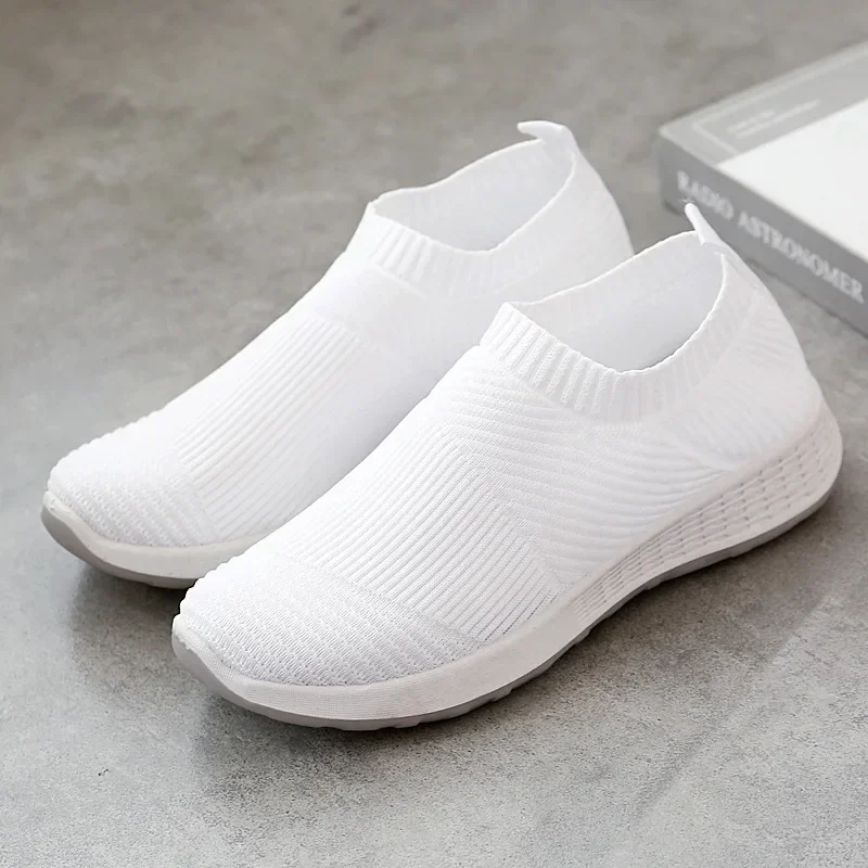 New Breathable Shoes Women Sneakers Fashion Loafers Stretch Fabric Casual Slip-on Light Soft Sole Lady Shoes Women Sports Shoes