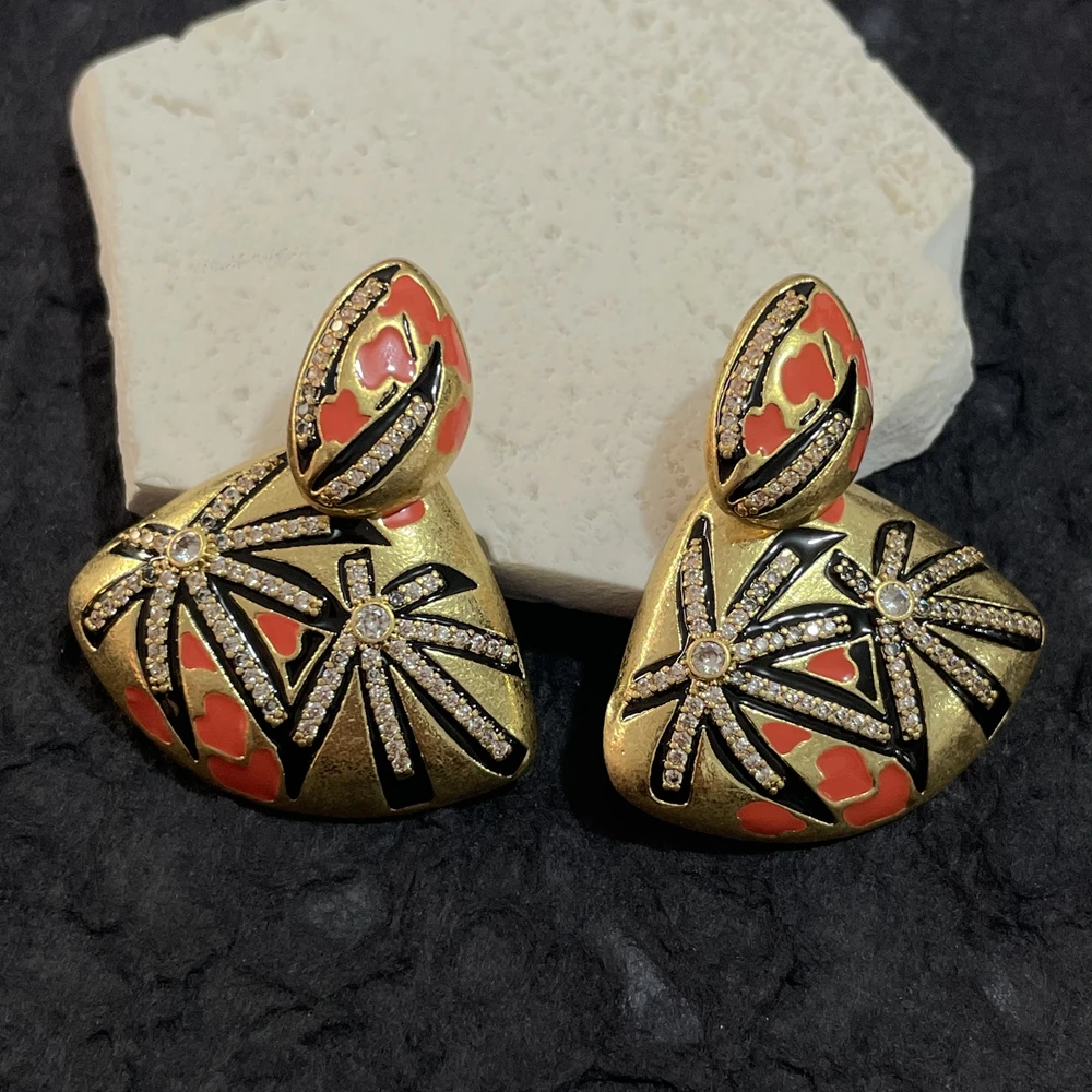 Middle aged vintage European and American style socialite court set with zircon maple leaf colored enamel fashionable earrings f