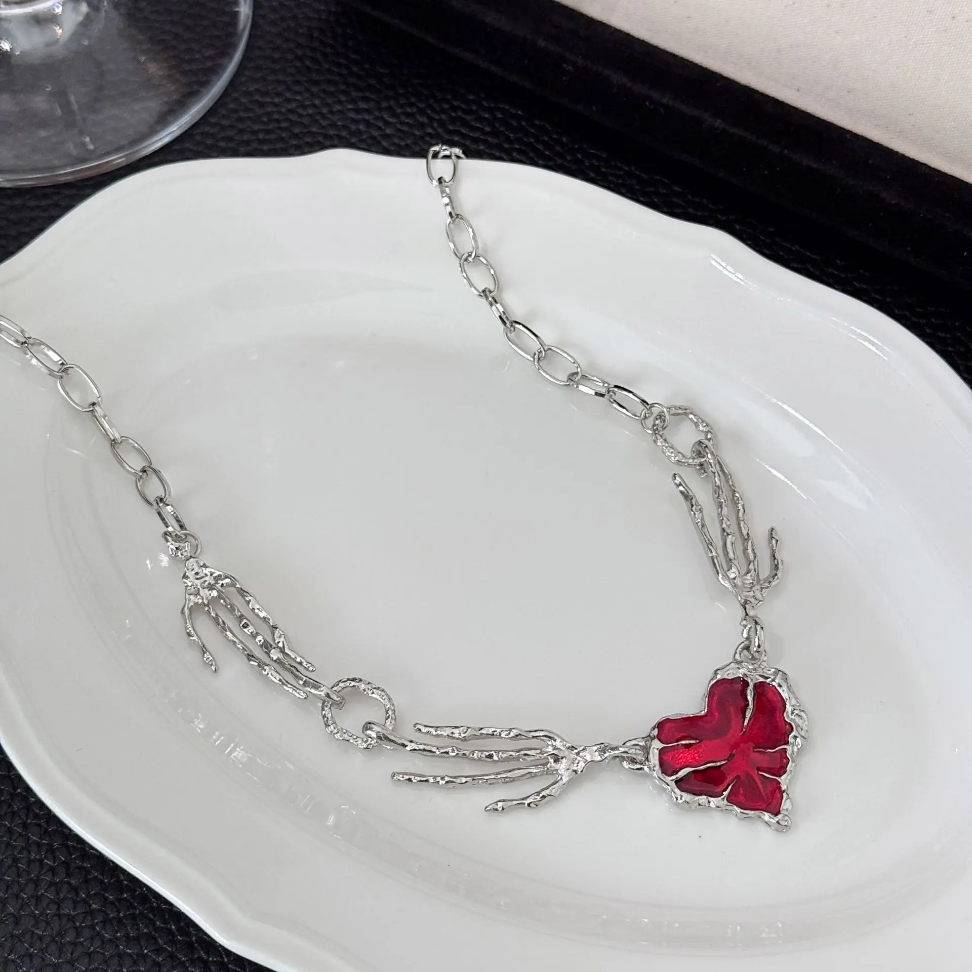 تصميم القلب الحجر الأحمر اليد العظام شكل سلسلة قلادة Ins تصميم القلب نمط سحر سلسلة الرجال النساء قلادة #4