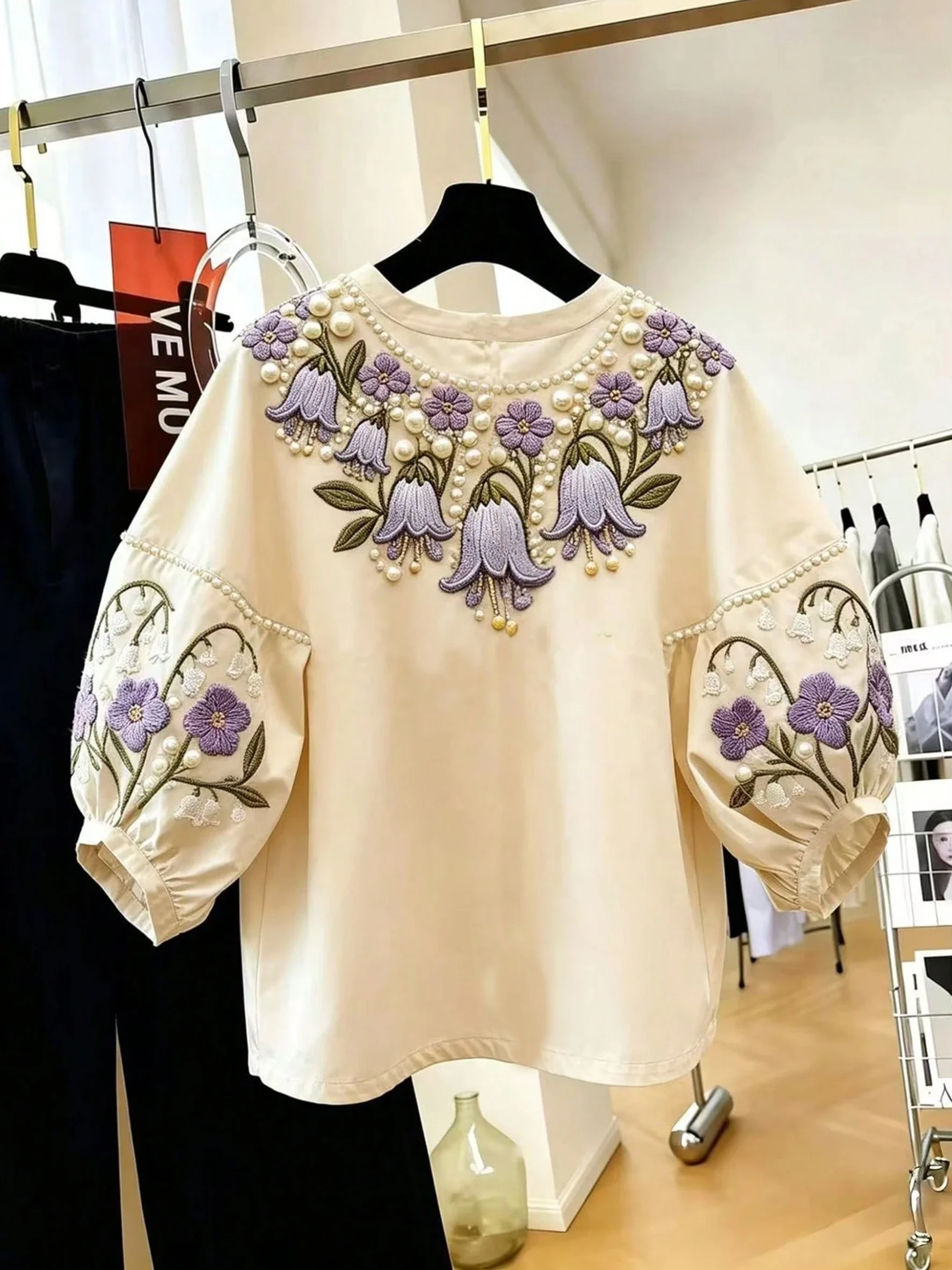 Women's Vintage Floral Embellished Petal Sleeve Round Neck Long-Sleeve Top, Exquisite Summer Style with Floral Puff Sleeve Decoration, Patterned Print Top, Loose Drop-Shoulder Sleeve Design, Fashionable and Versatile
