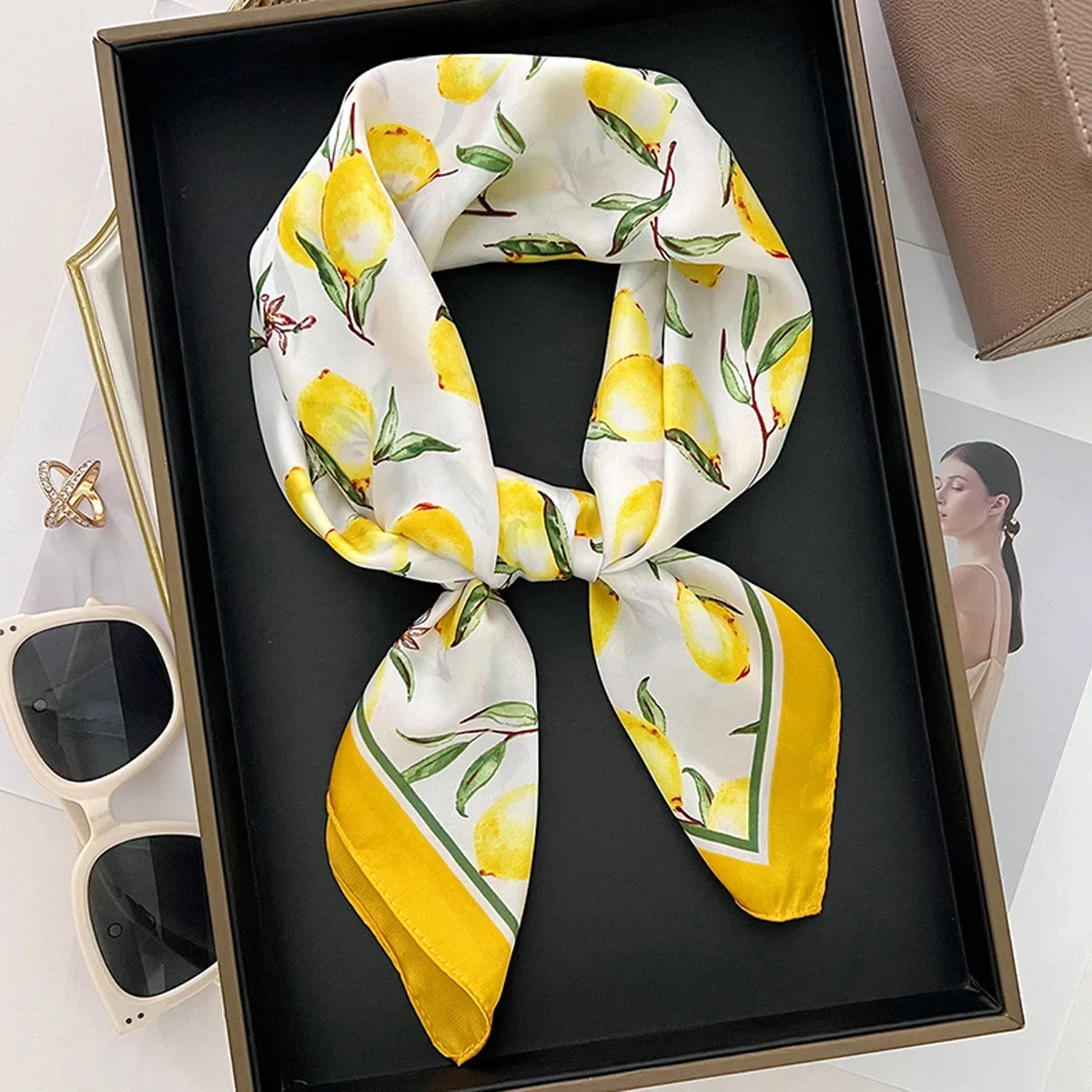 1 pañuelo para la cabeza para mujer, pañuelo cuadrado/diadema con estampado de frutas frescas de 70x70 cm, nuevos accesorios de playa elegantes con patrón de limón para mujer