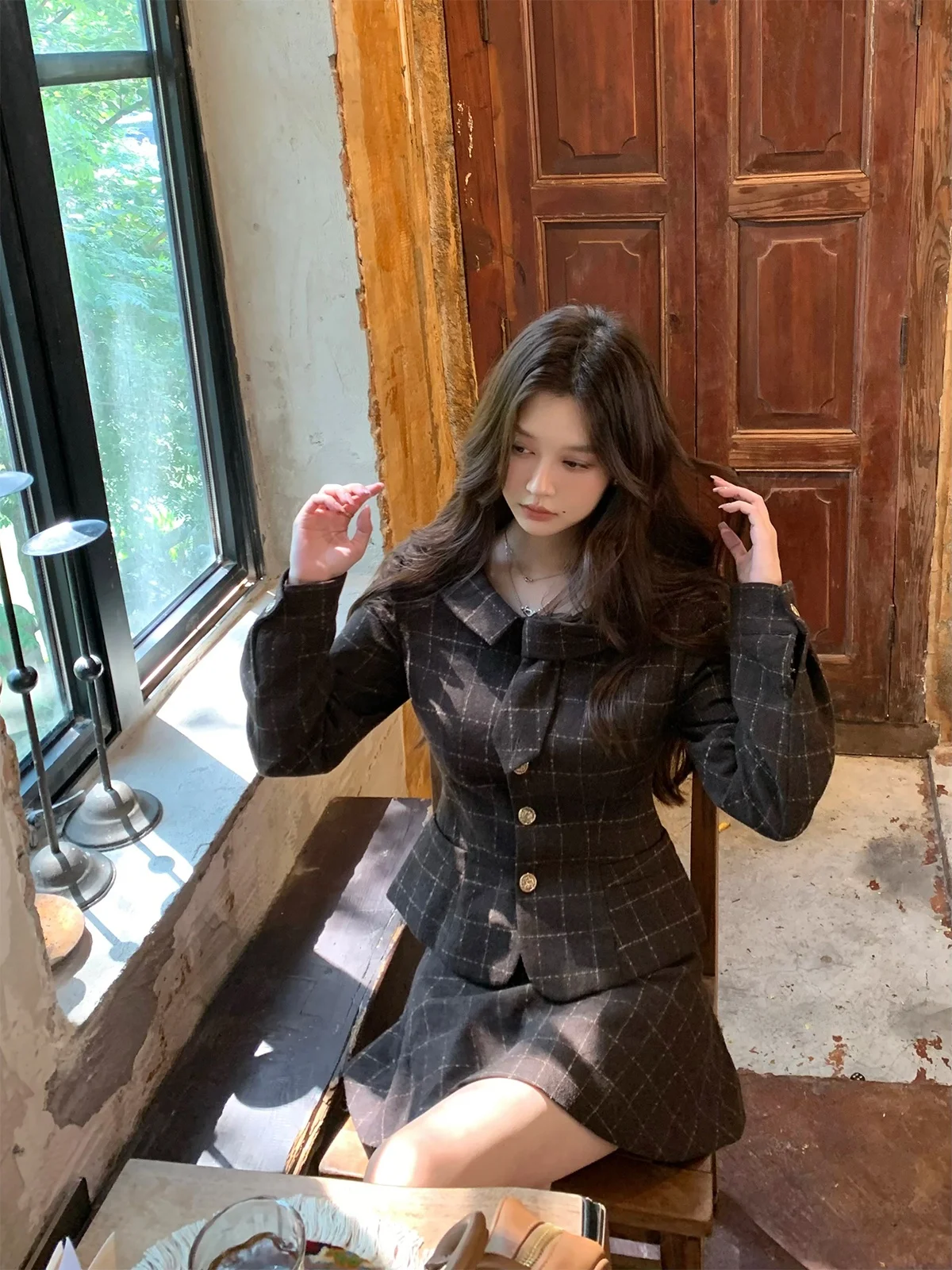 

Костюм из шерстяной смеси Florr Playa в корейском стиле: женский укороченный жакет и юбка с высокой талией, с узором, длинными рукавами и пуговицами