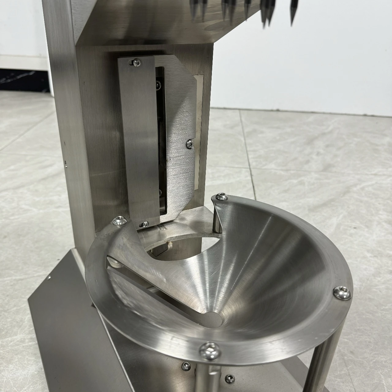 Automatic Coconut Peeling Machine Tender Coconut Peeling Machine Green  Skin Peeler  Shell Removal Machine
